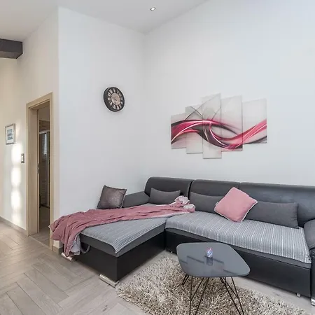 Luky Apartment *