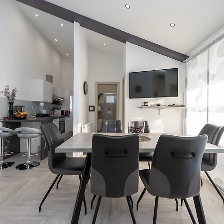 Luky Apartament *
