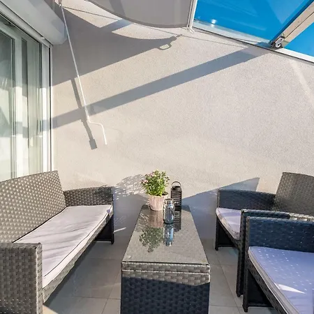 Apartment Luky *